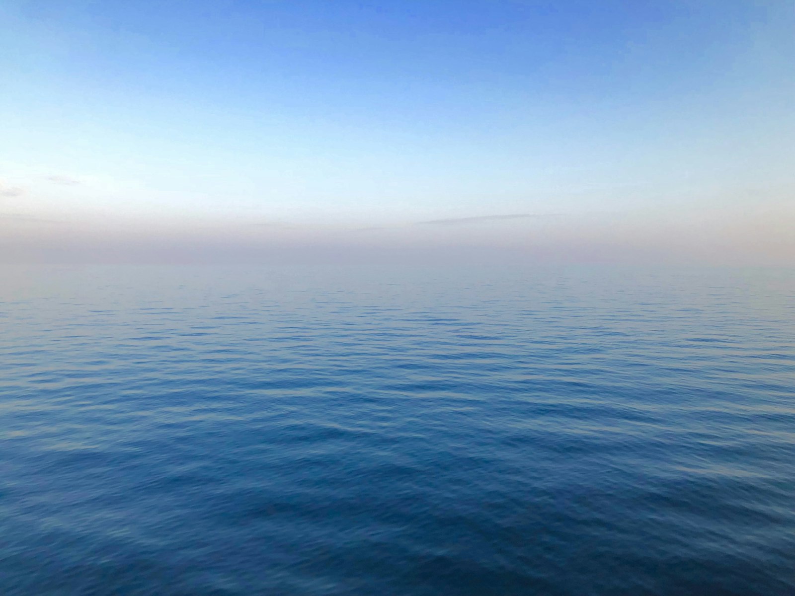 鎌倉の凪いだ海